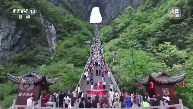 张家界耗资24亿的古城四年累计亏损超10亿，停车场成唯一盈利项目