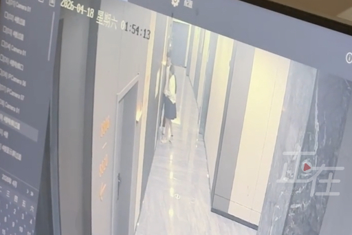 女子德阳住酒店凌晨1点前台刷卡带陌生男闯入直接到床边！报警后男经理态度恶劣