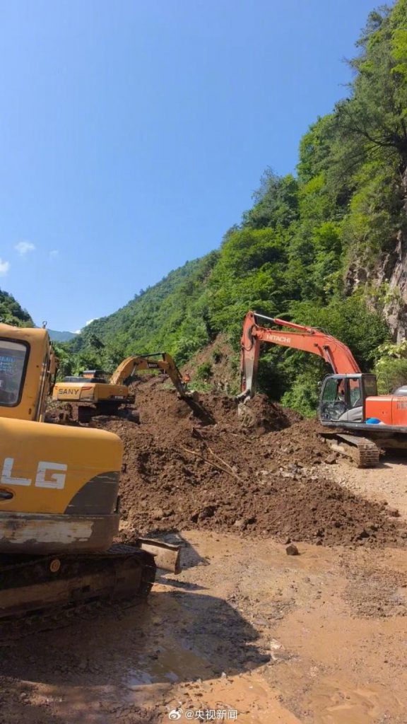 甘肃陇南宕昌县山体滑坡已救出17人，仍有16人被埋