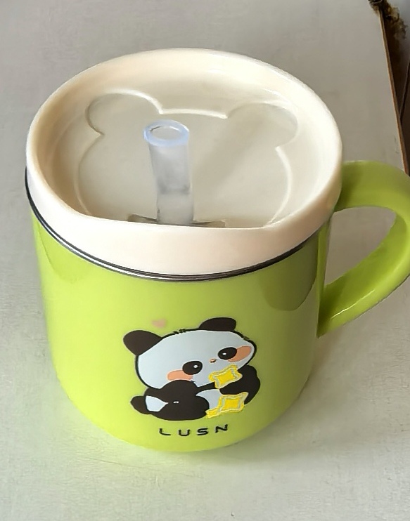 警惕！用吸管杯喝水的人  可能天天在喝“细菌培养液”